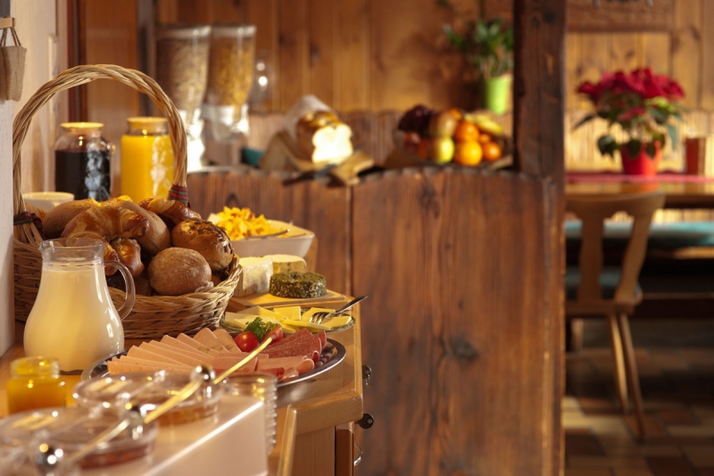 boulangerie-LA VALETTE DU VAR-min_breakfast_buffet_food_restaurant_meal_hotel_plate_fresh-718745